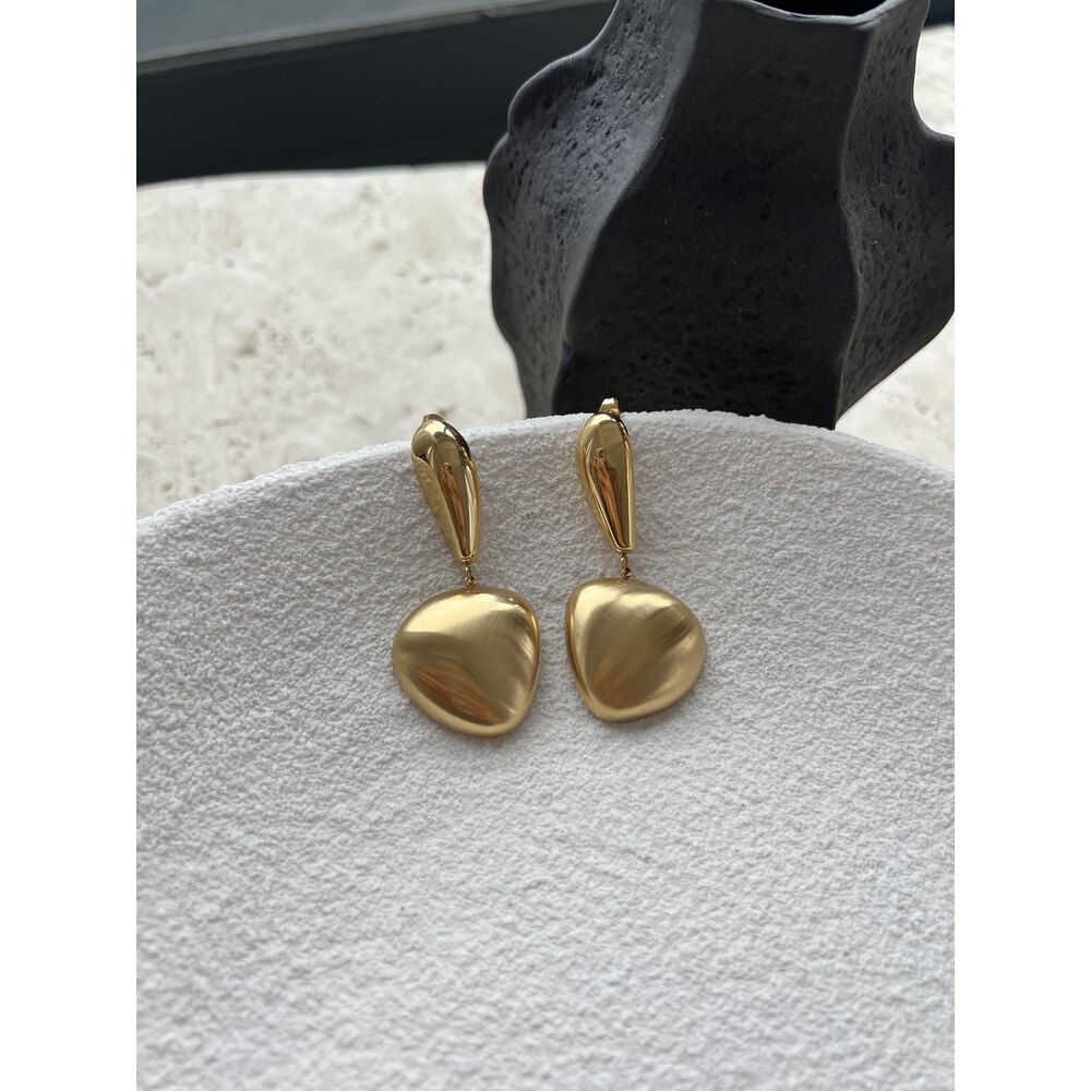 Mariette Kararmaz Çelik Vintage Premium Küpe