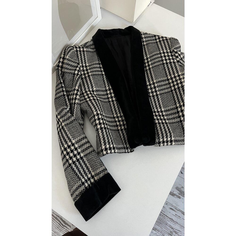 Kaşe Dokulu Hand Tailored Kadife Yaka Crop Blazer