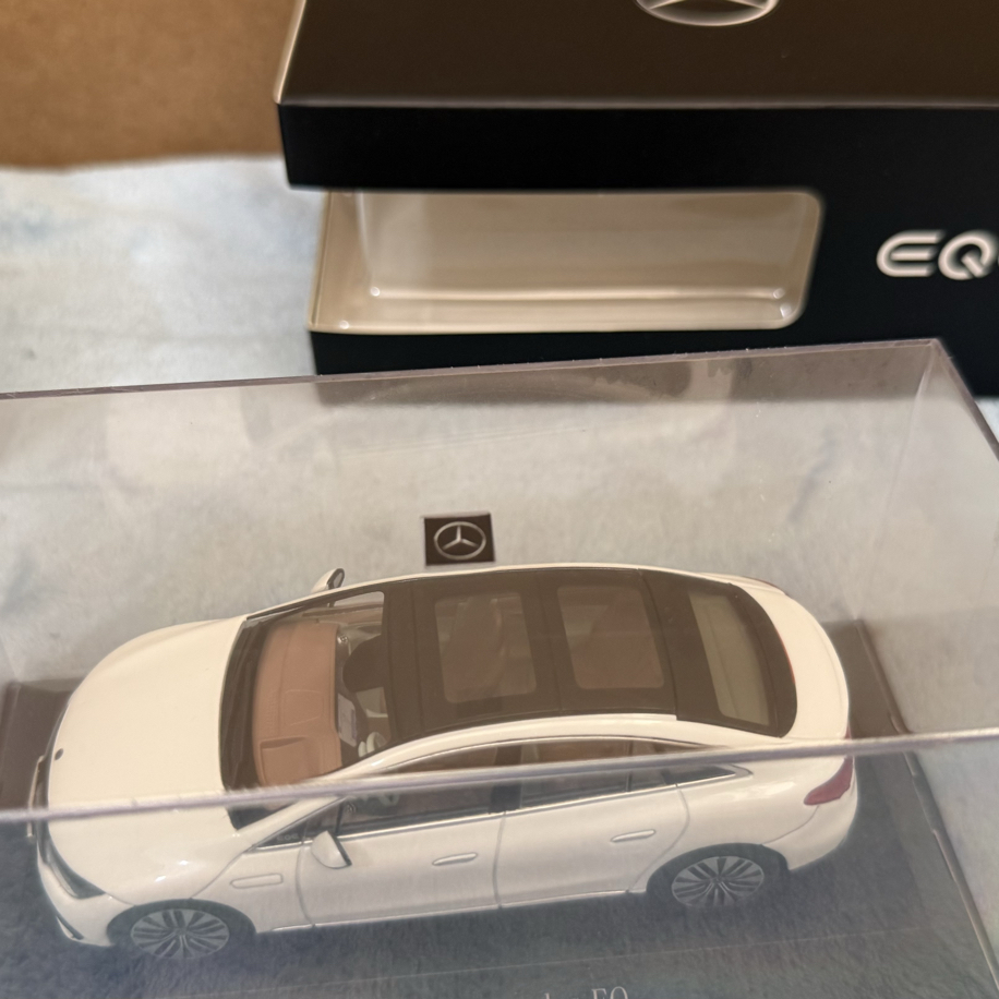 MERCEDES SIFIR ORİJİNAL EQE 1/43 MODEL ARABA