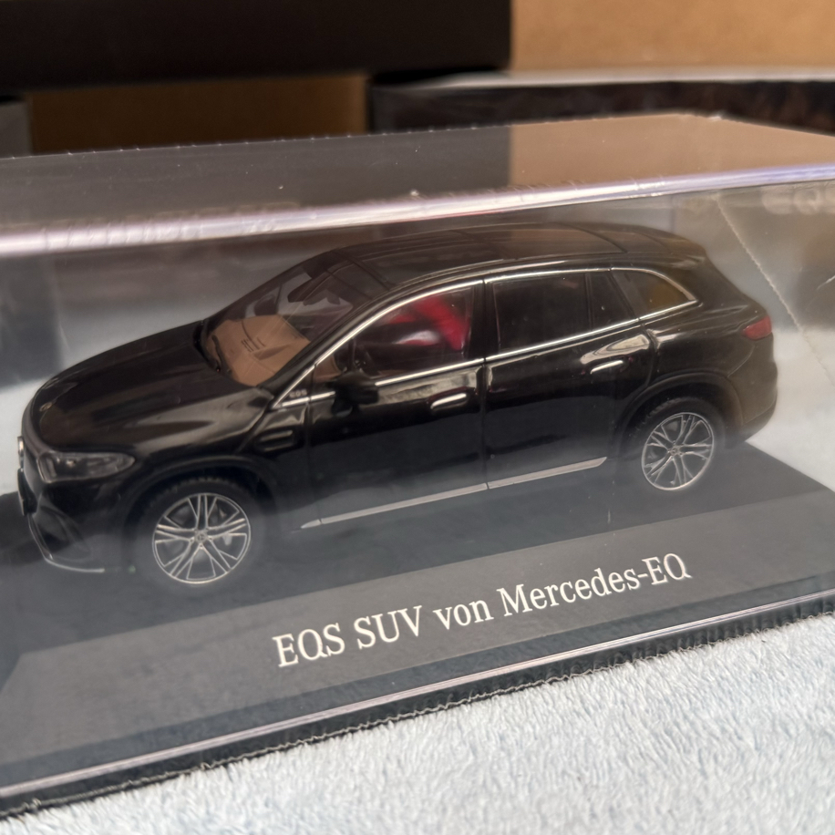 MERCEDES-BENZ EQS SUV 1/43 MODEL ARAÇ SİYAH