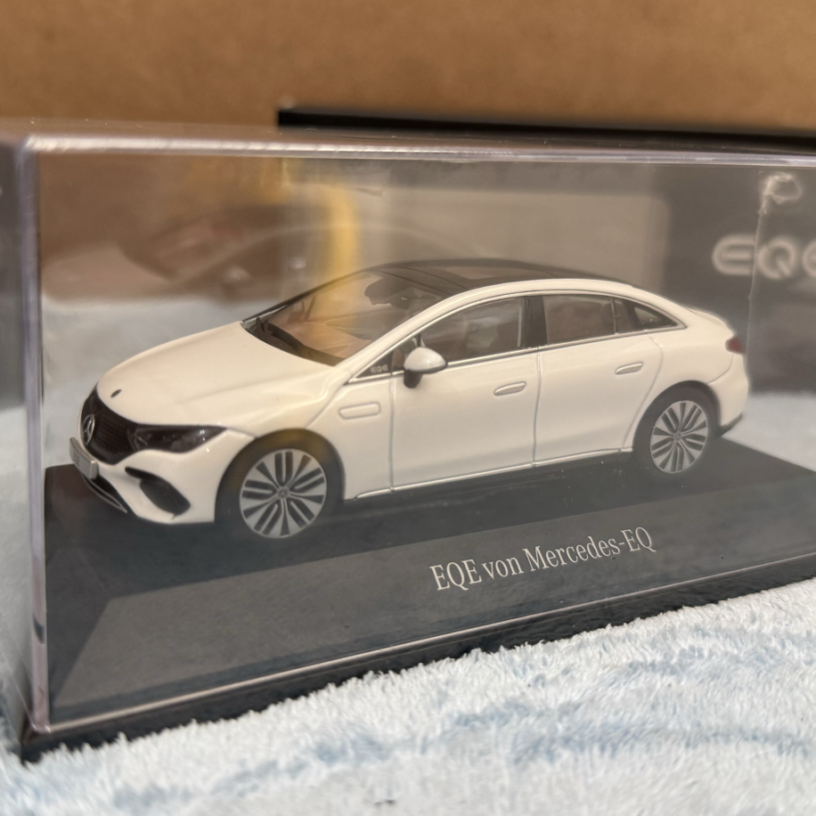 MERCEDES SIFIR ORİJİNAL EQE 1/43 MODEL ARABA
