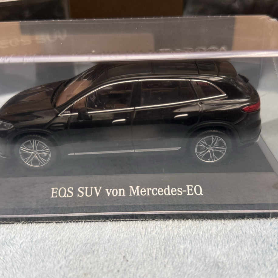 MERCEDES-BENZ EQS SUV 1/43 MODEL ARAÇ SİYAH