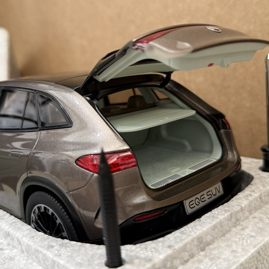 MERCEDES SIFIR ORİJİNAL EQE 1/18 MODEL ARABA