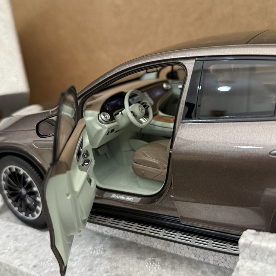 MERCEDES SIFIR ORİJİNAL EQE 1/18 MODEL ARABA