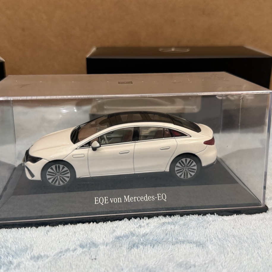 MERCEDES SIFIR ORİJİNAL EQE 1/43 MODEL ARABA