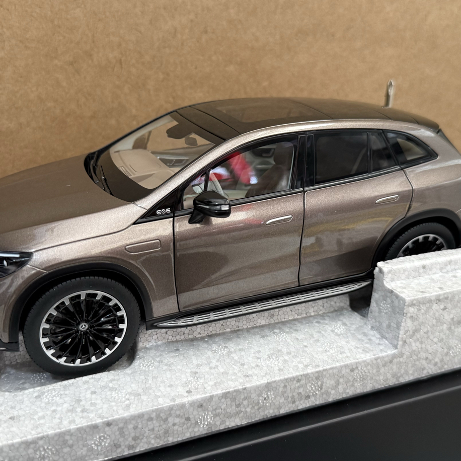 MERCEDES SIFIR ORİJİNAL EQE 1/18 MODEL ARABA