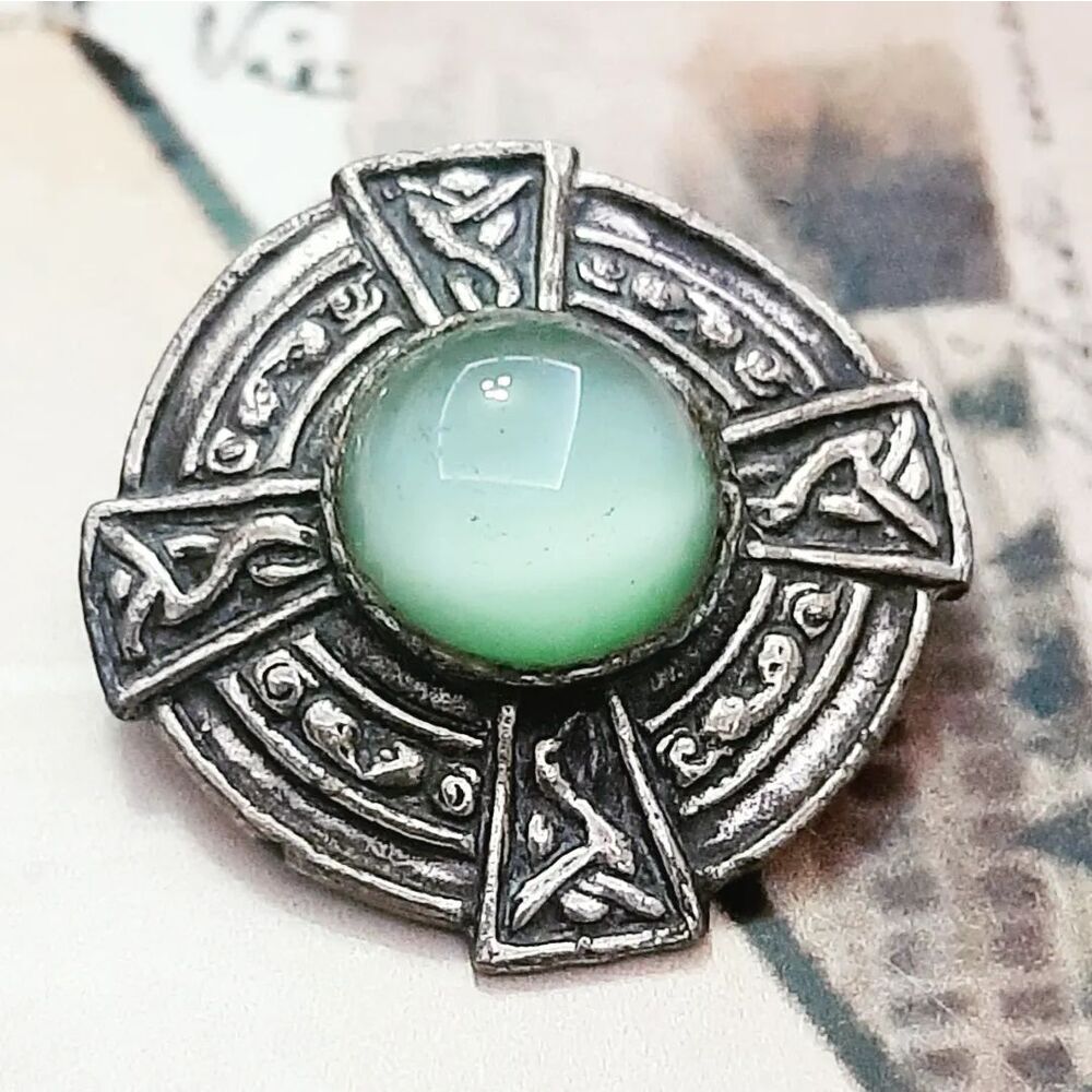 Celtic Taşlı Broş