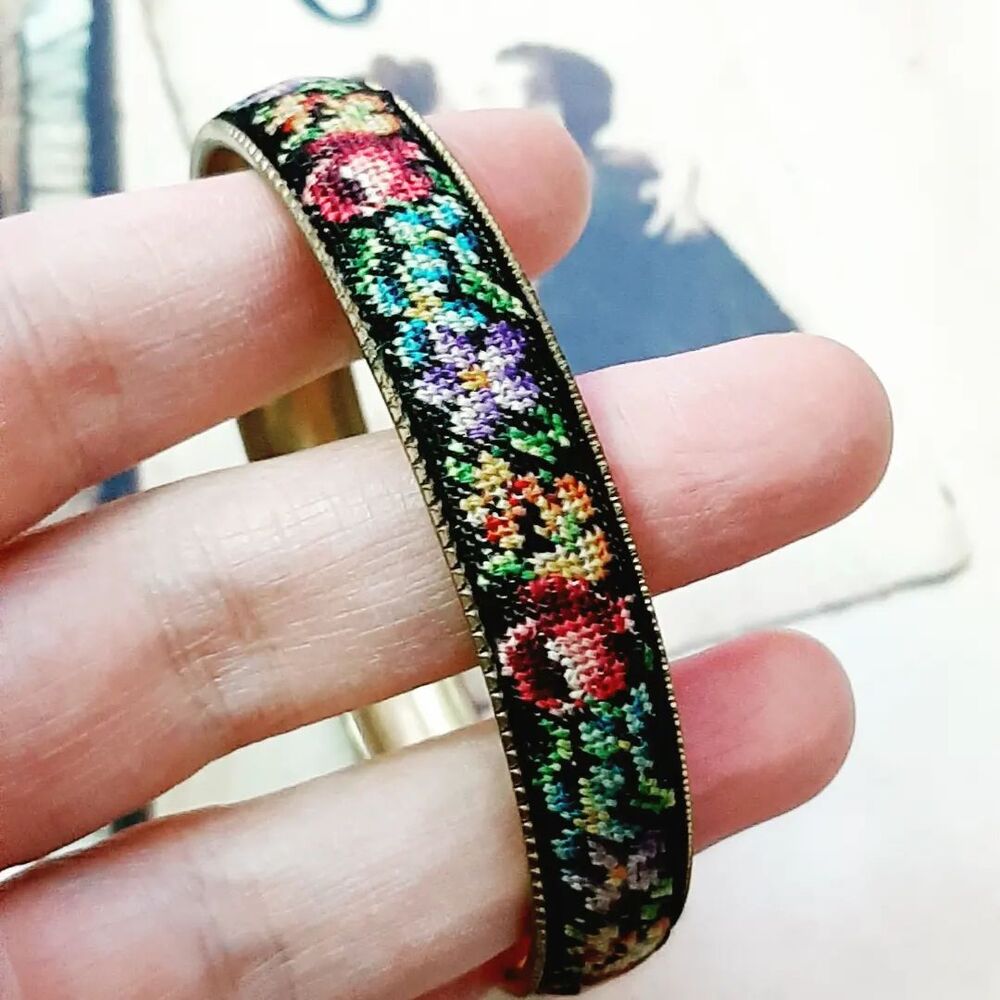 Petit Point Bilezik