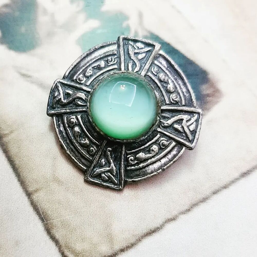 Celtic Taşlı Broş