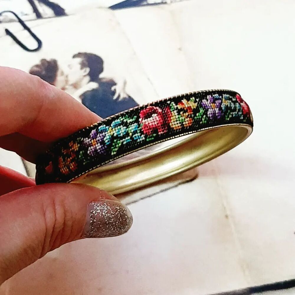 Petit Point Bilezik