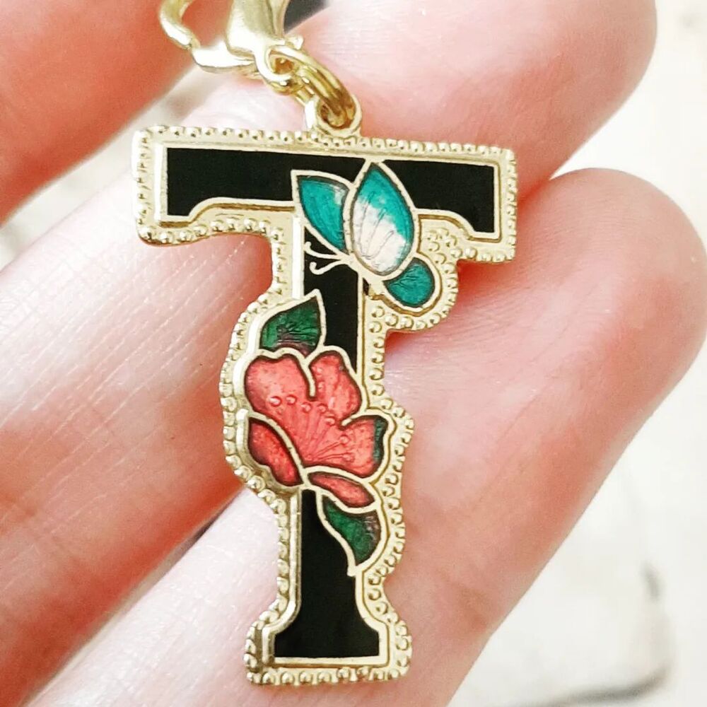 Cloisonne T Harfli Kolye