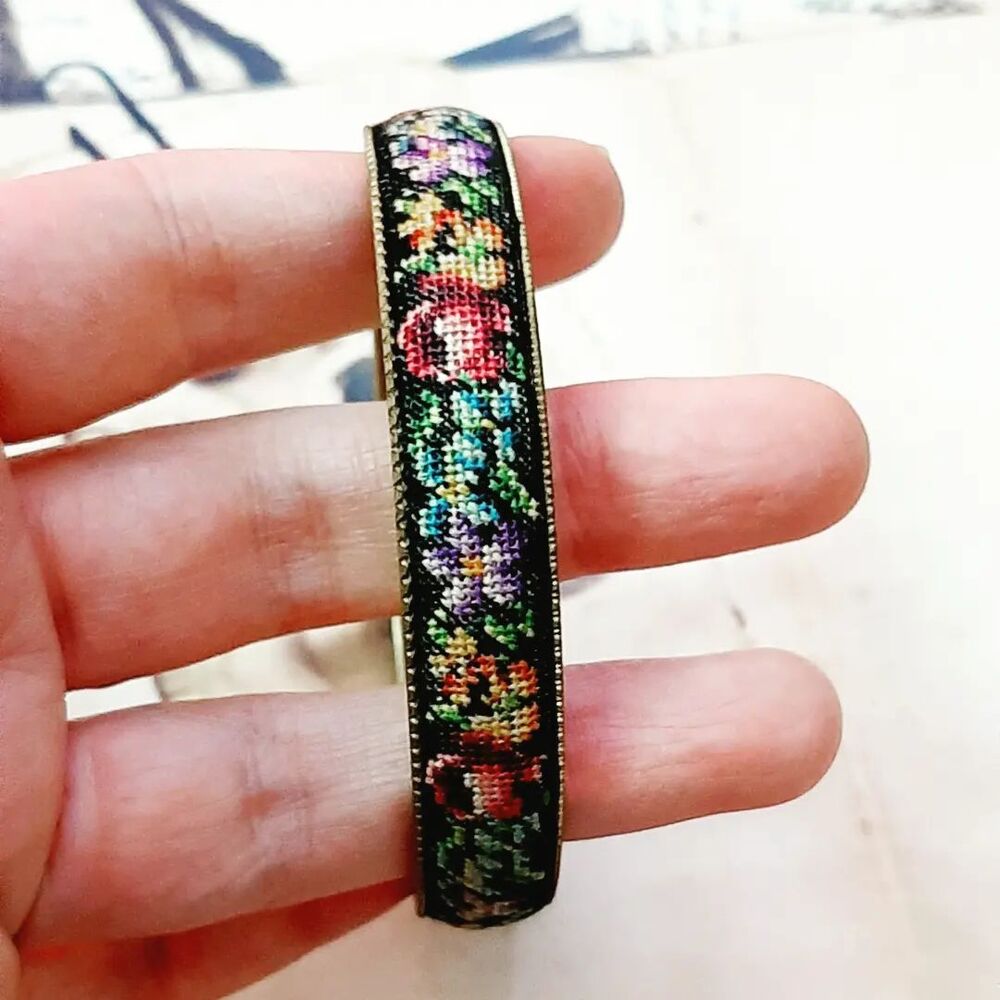 Petit Point Bilezik