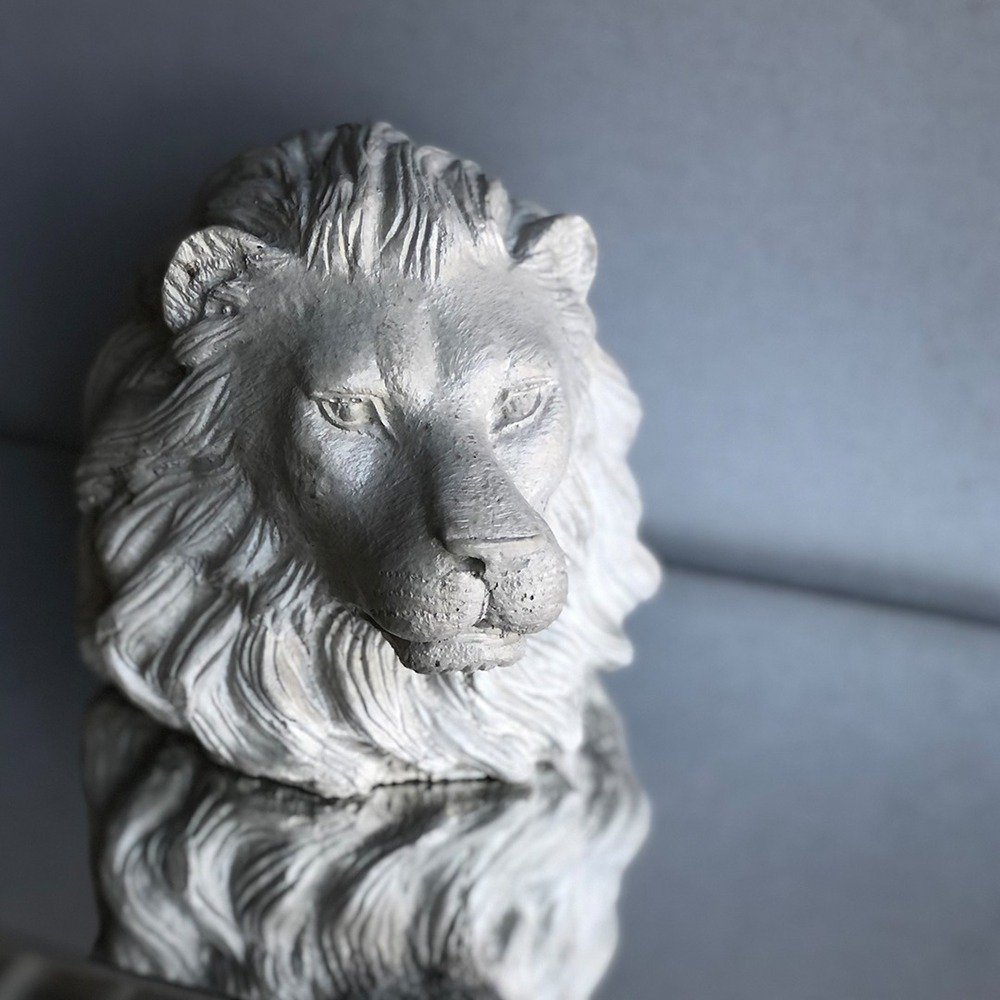 Beton Aslan Büst