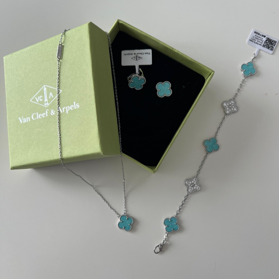 Van Cleef & Arpels Bileklik Kolye Küpe Seti