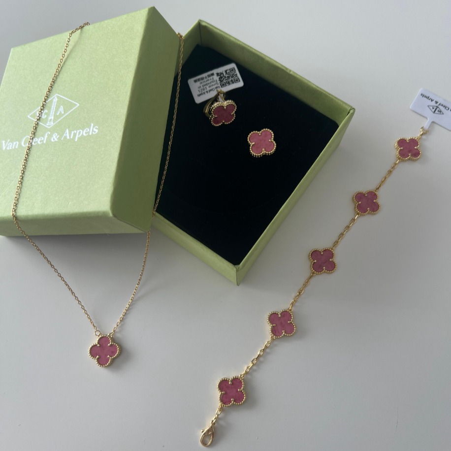 Van Cleef & Arpels Bileklik Kolye Küpe Seti