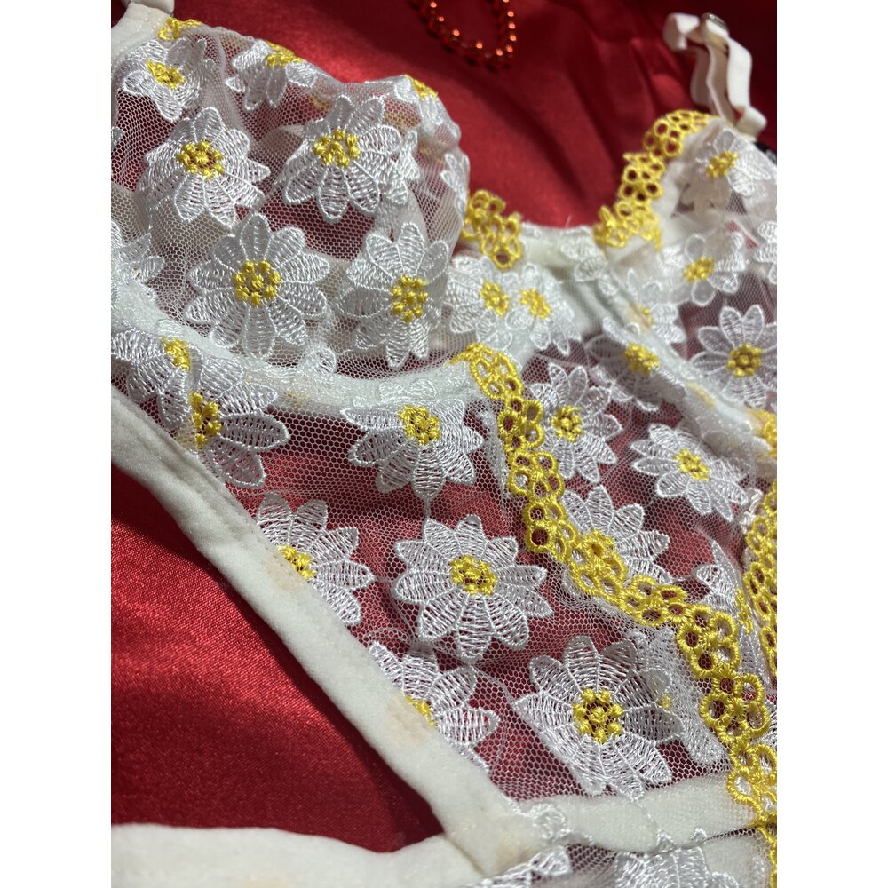 BEYAZ ÇİÇEK DESENLİ BODYSUIT
