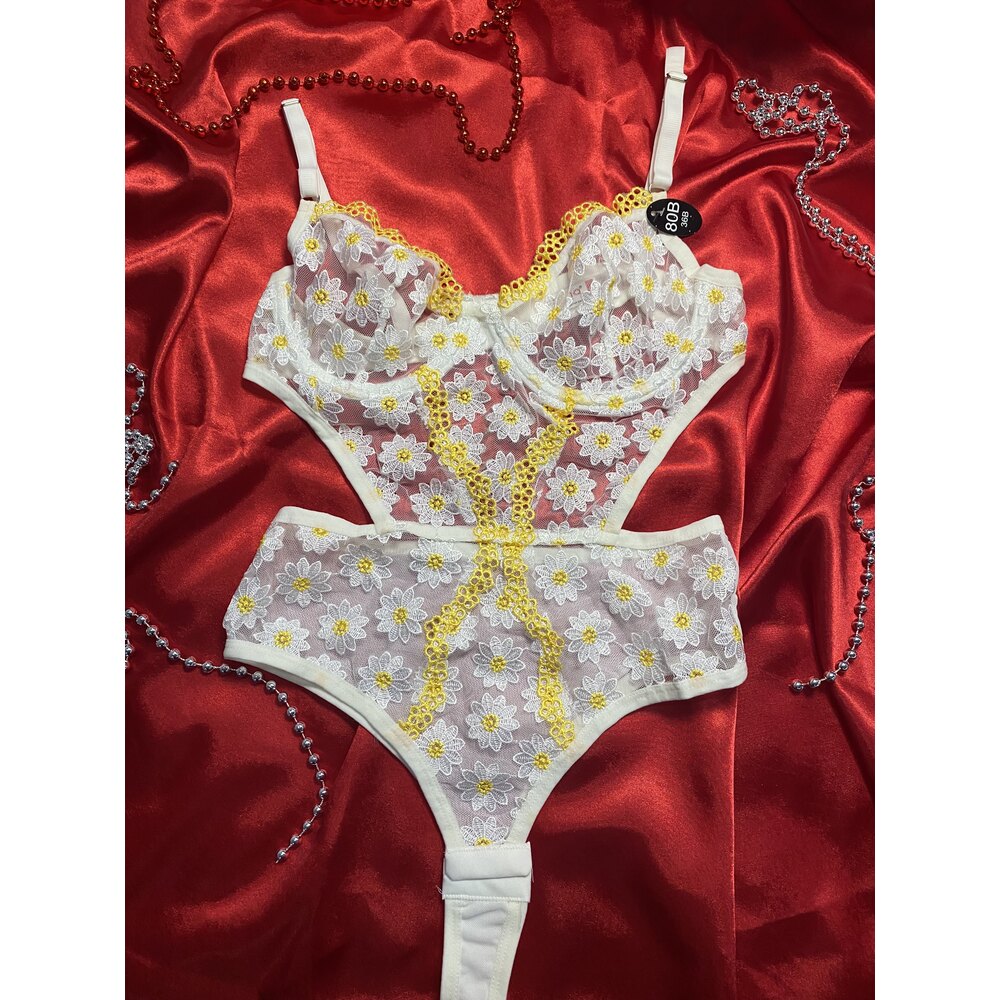 BEYAZ ÇİÇEK DESENLİ BODYSUIT