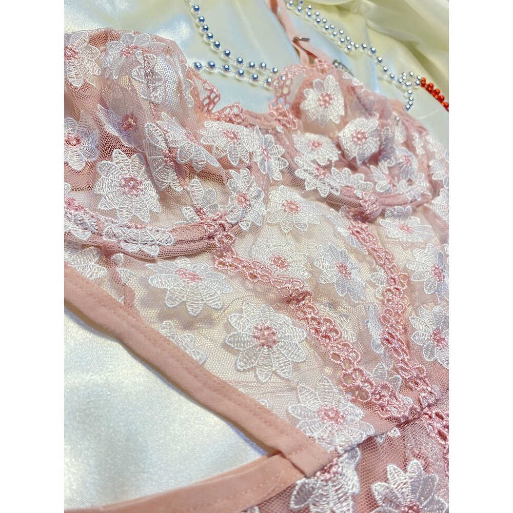 PEMBE ÇİÇEK DESENLİ BODYSUIT