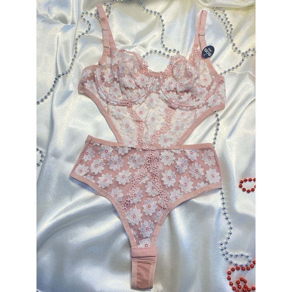 PEMBE ÇİÇEK DESENLİ BODYSUIT