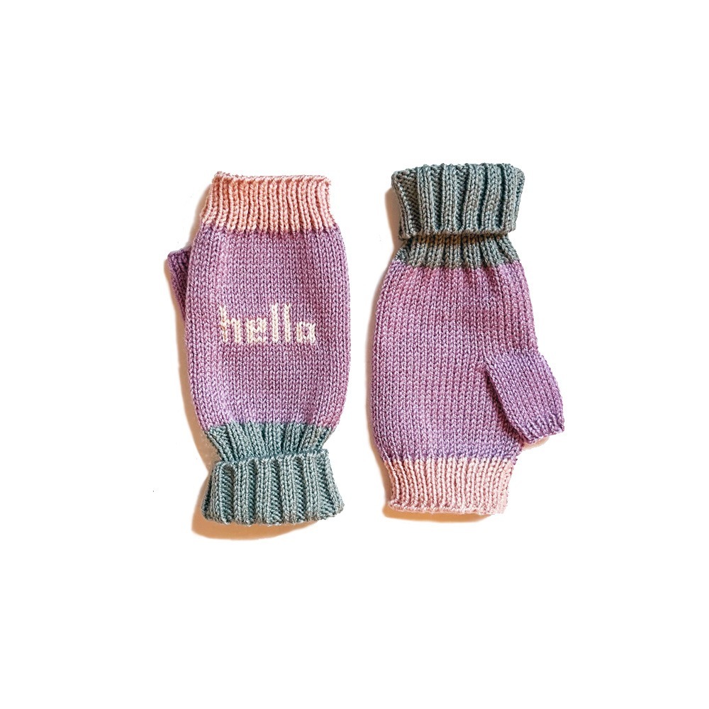  'Hello' lila eldiven