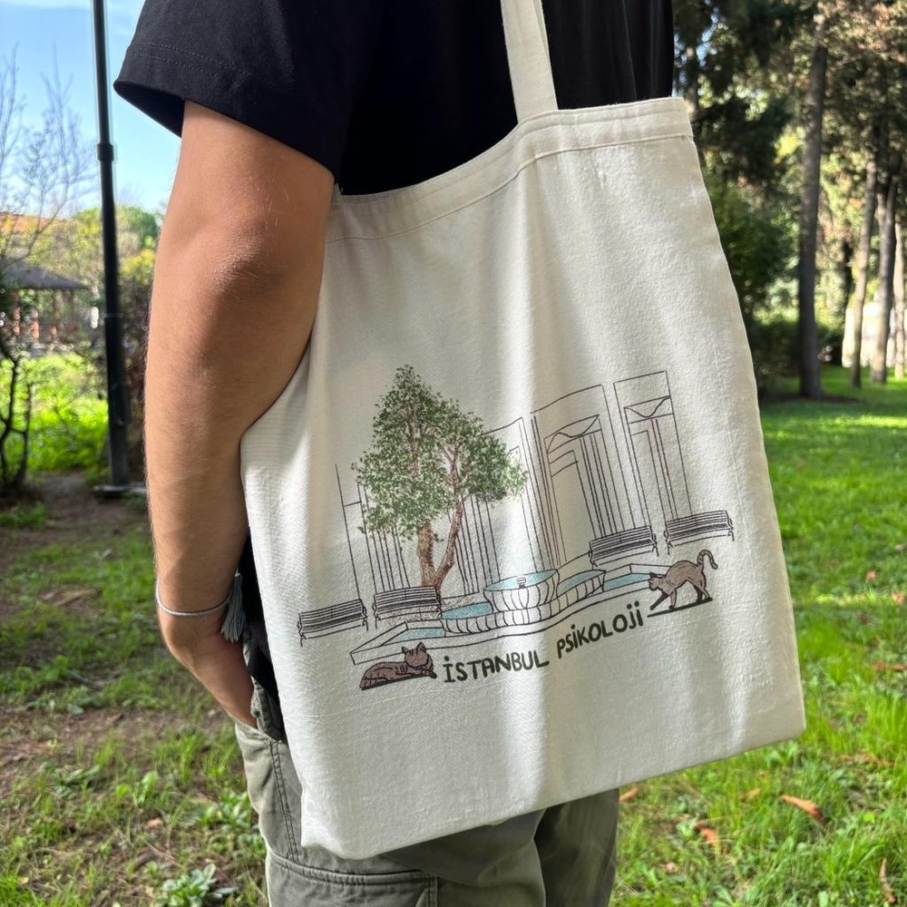 'edebiyat, havuzlu kedileri' tote bag