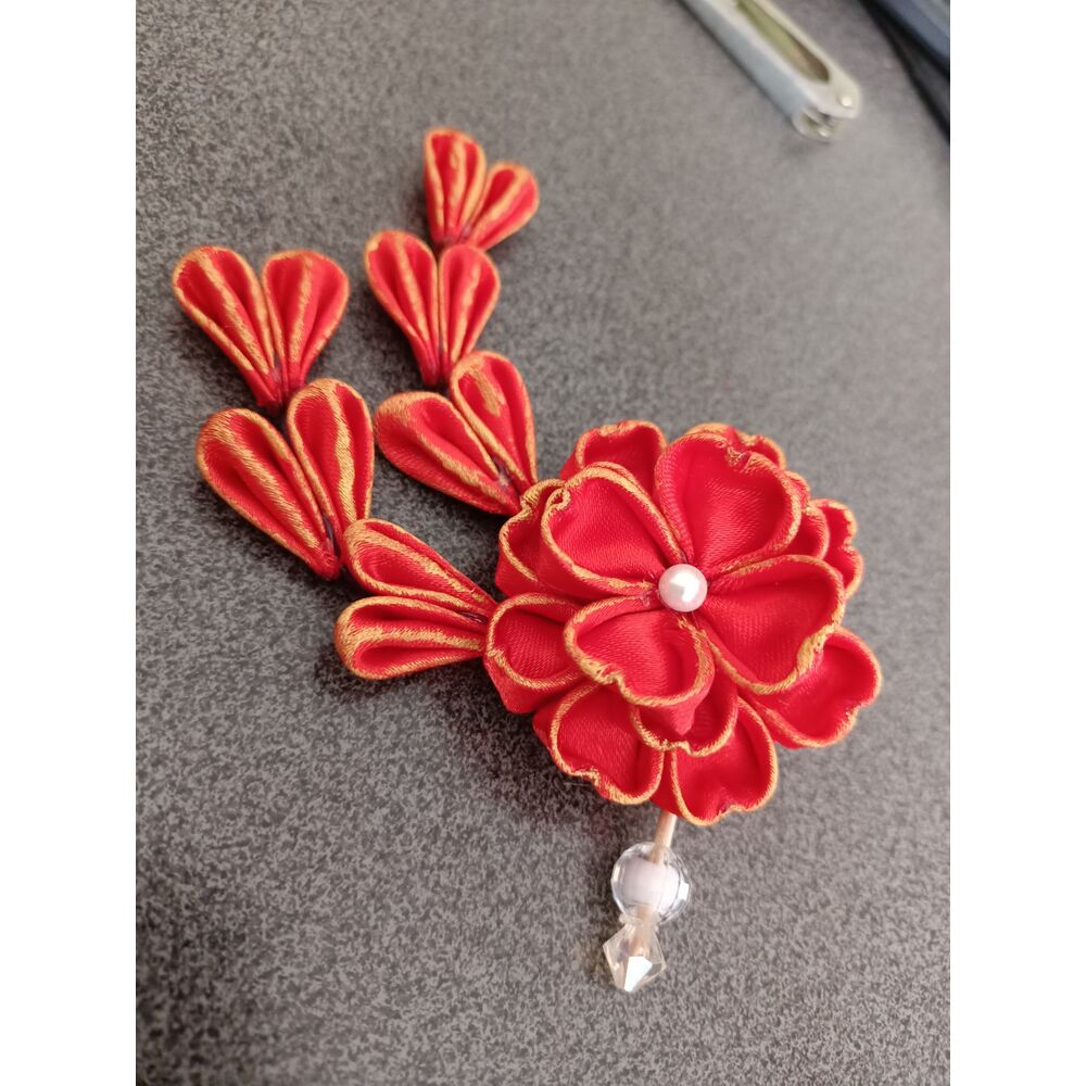 Katmerli Kırmızı Sakura Toka