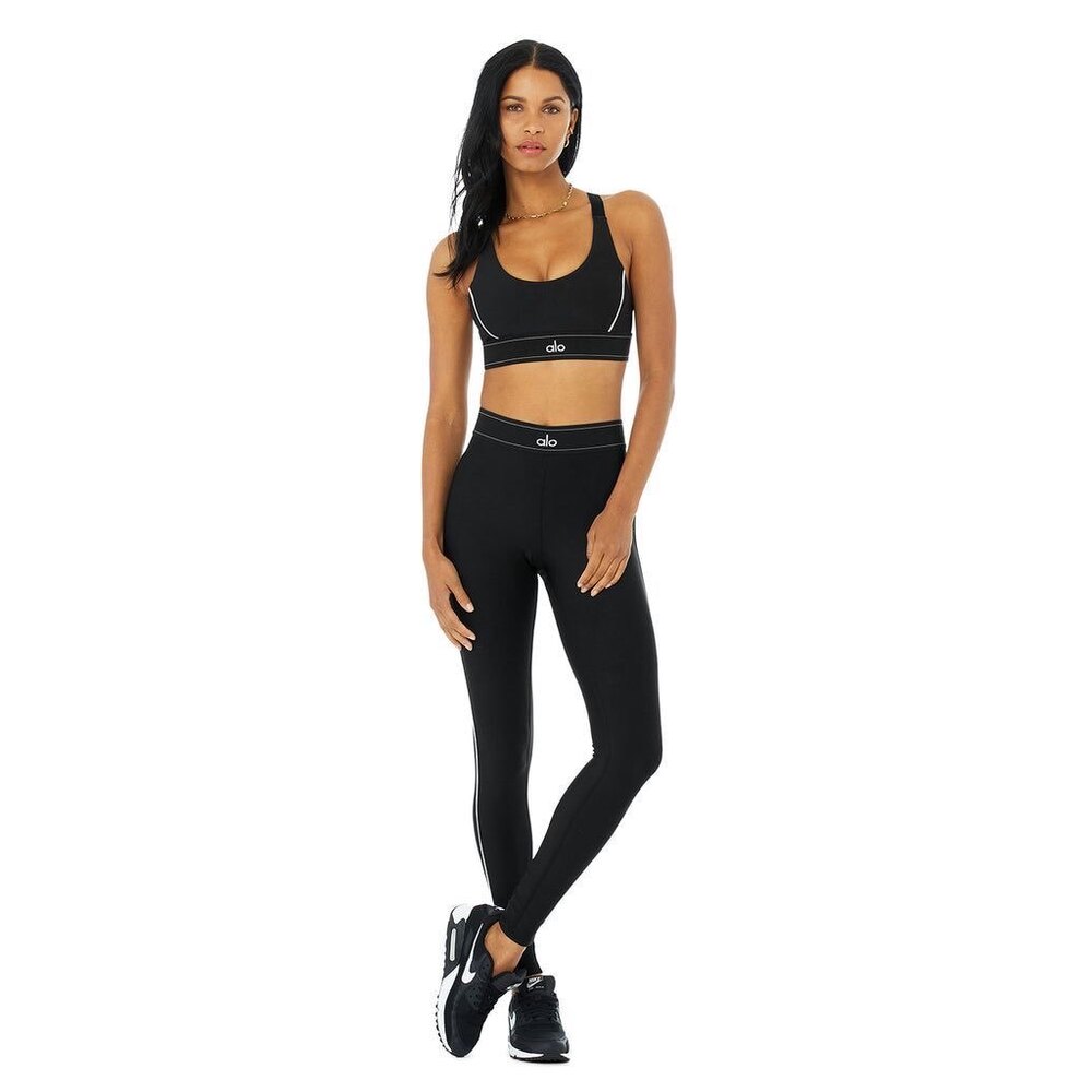 Bokira jinsiy aloqa plevra yorilishiga olib keladi. Ofis porno video