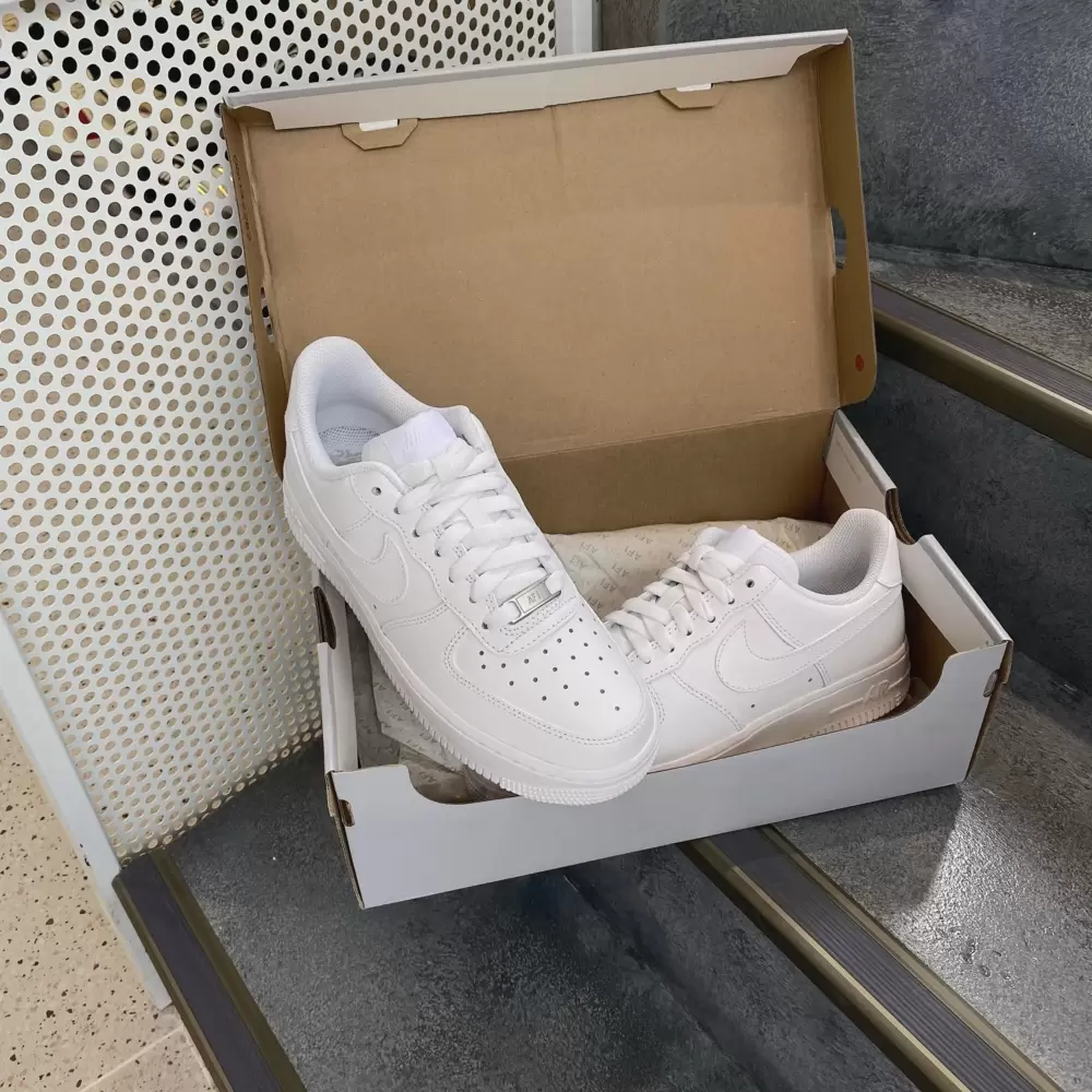 Nike Air Force 1 07 Low White 4