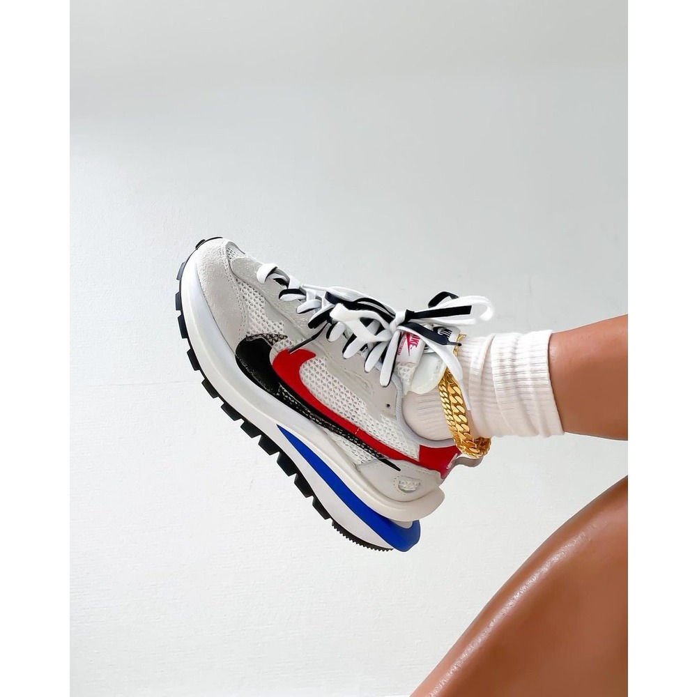 Nike Sacai X Vaporwaffle Fuchsia 1