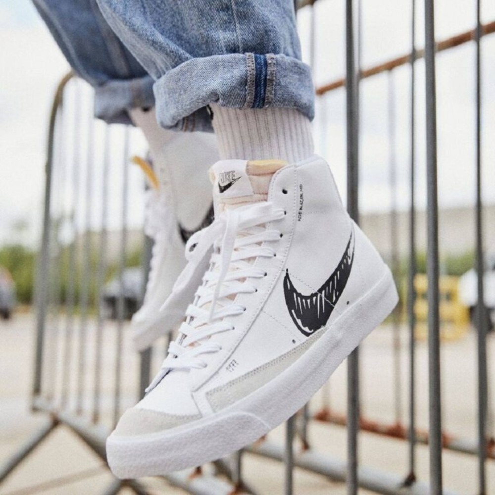 Nike Blazer Mid 77 Sketch White Black 1