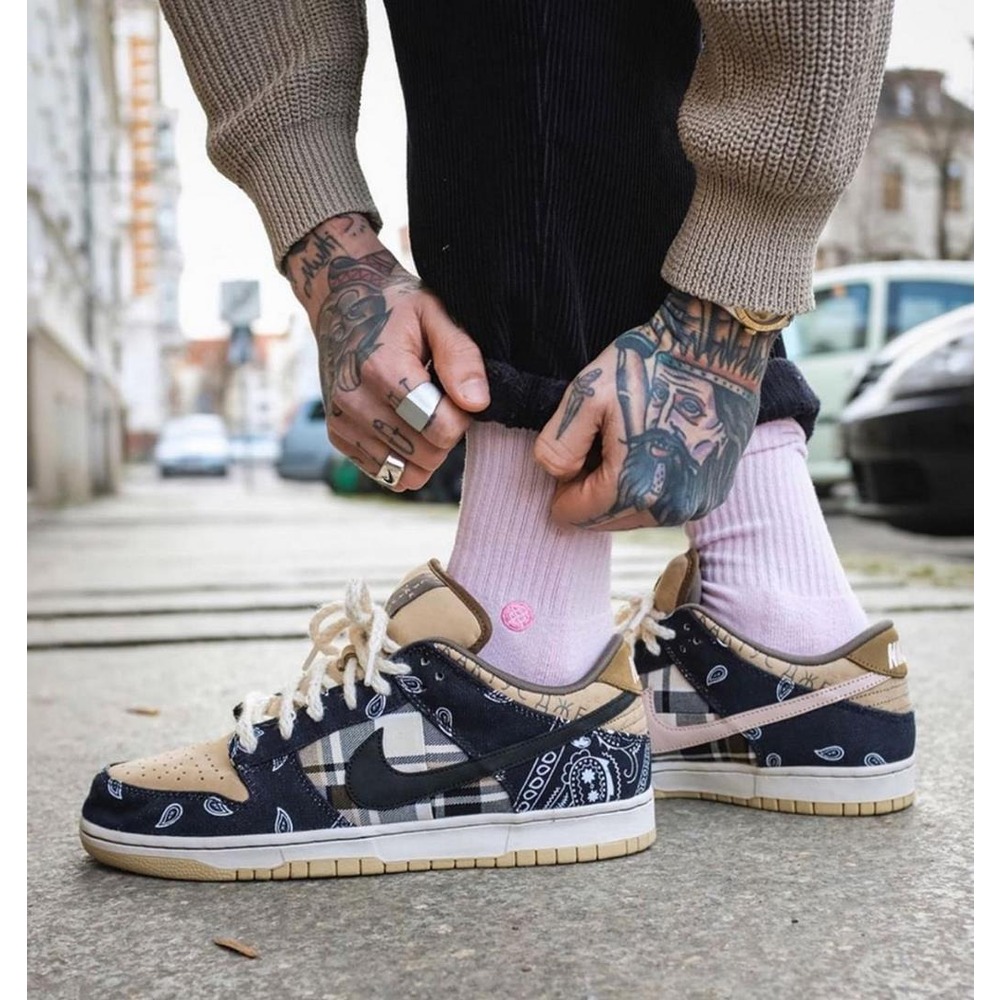 Nike SB Dunk Low Cactus Jack 1