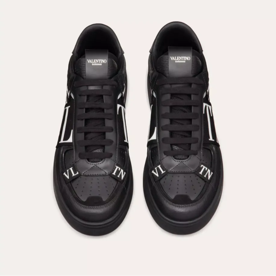 Valentino Garavani VL7N Black 3