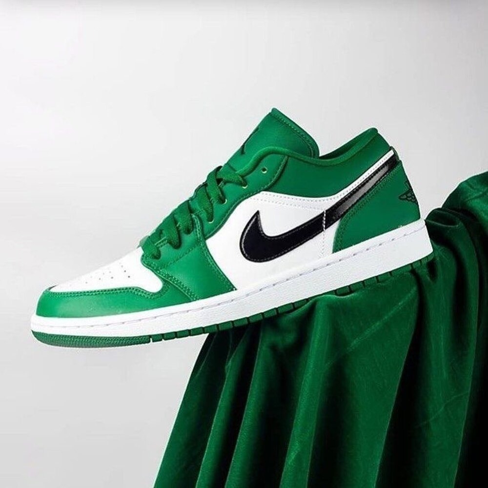 Nike Air Jordan 1 Low Pine Green 1