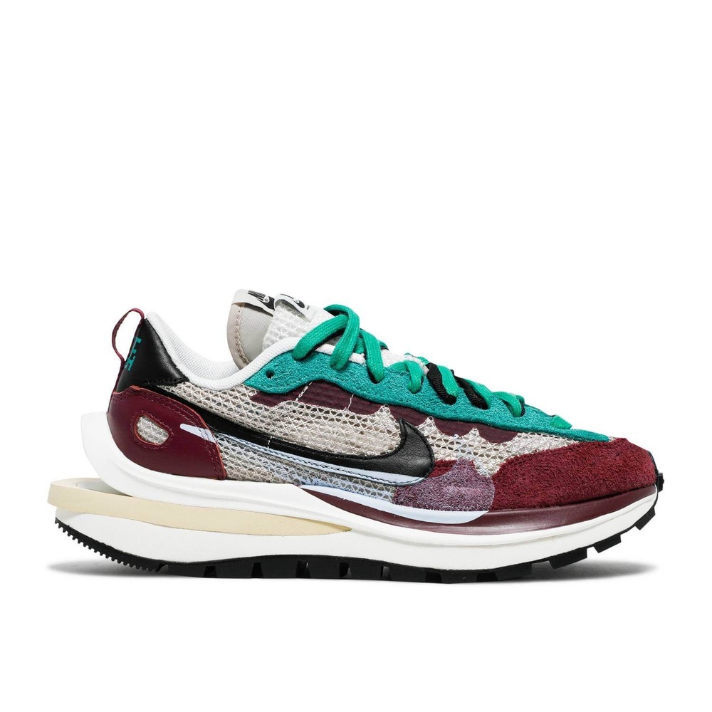 Nike Sacai X Vaporwaffle Villain Red 2