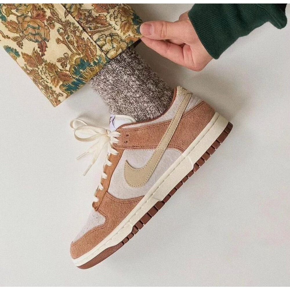 Nike SB Dunk Low Medium Curry 1