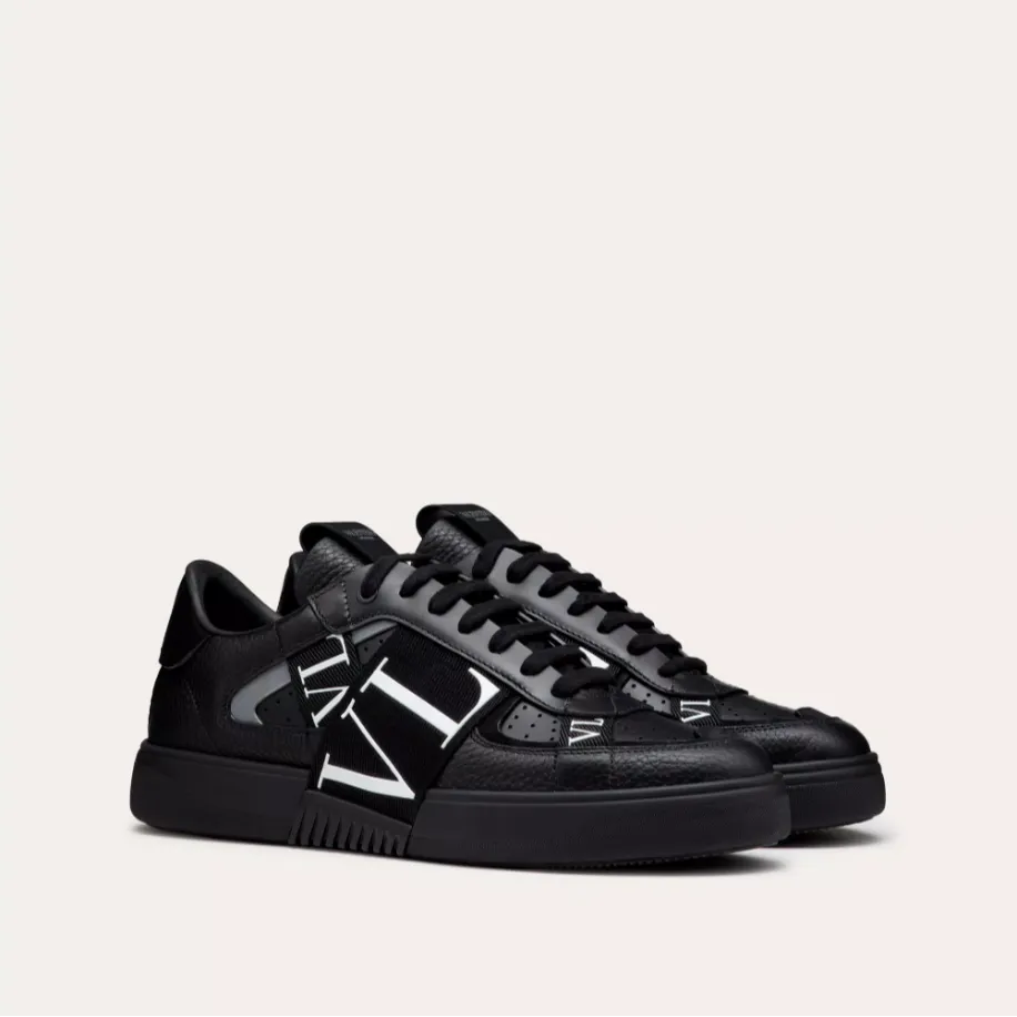 Valentino Garavani VL7N Black 2