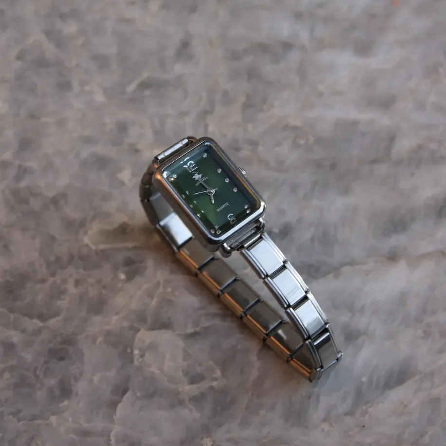 Nomi Luxe Green Kare Kadranlı Çelik Kadın Saat