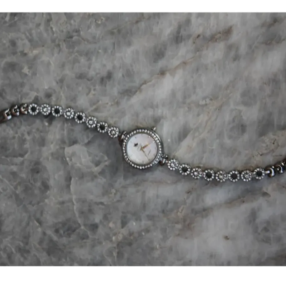 Bella Rosa White Oval Taşlı Kadın Saat