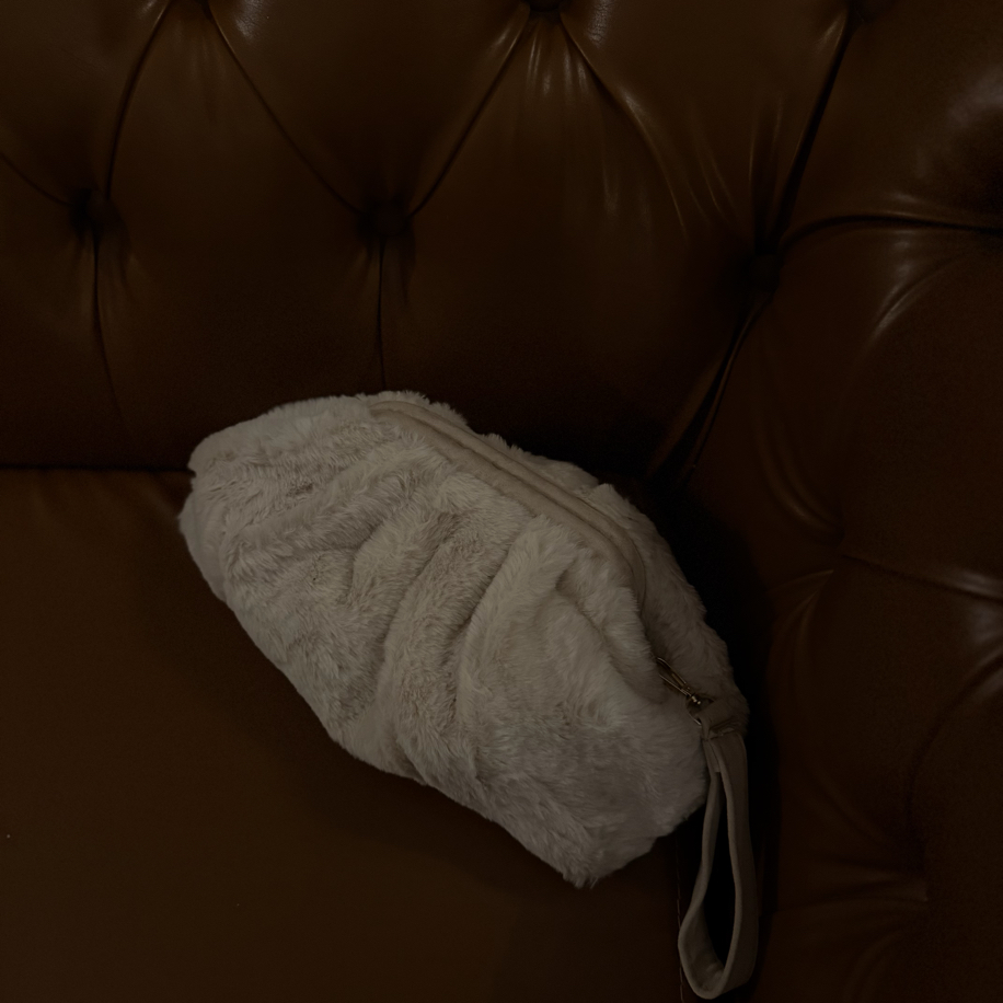 Krem Peluş Clutch