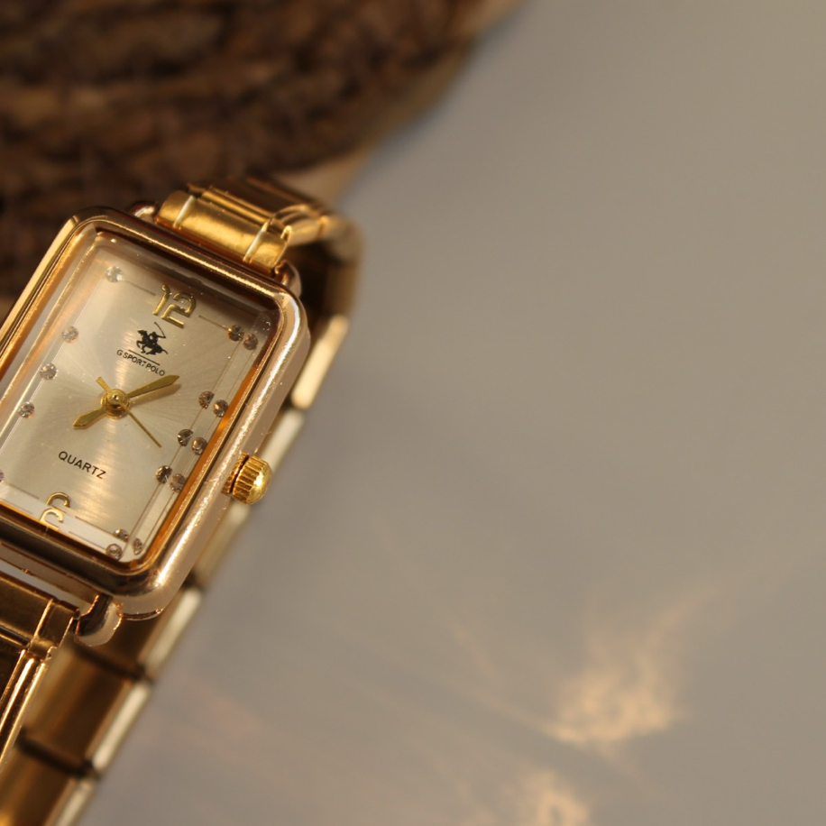 Nomi Luxe Gold Kare Kadranlı Çelik Kadın Saat