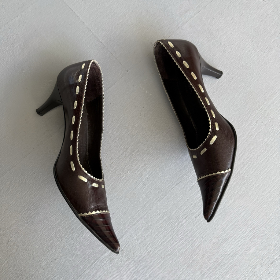 Moka Pointed-Toe Vintage Pumps 