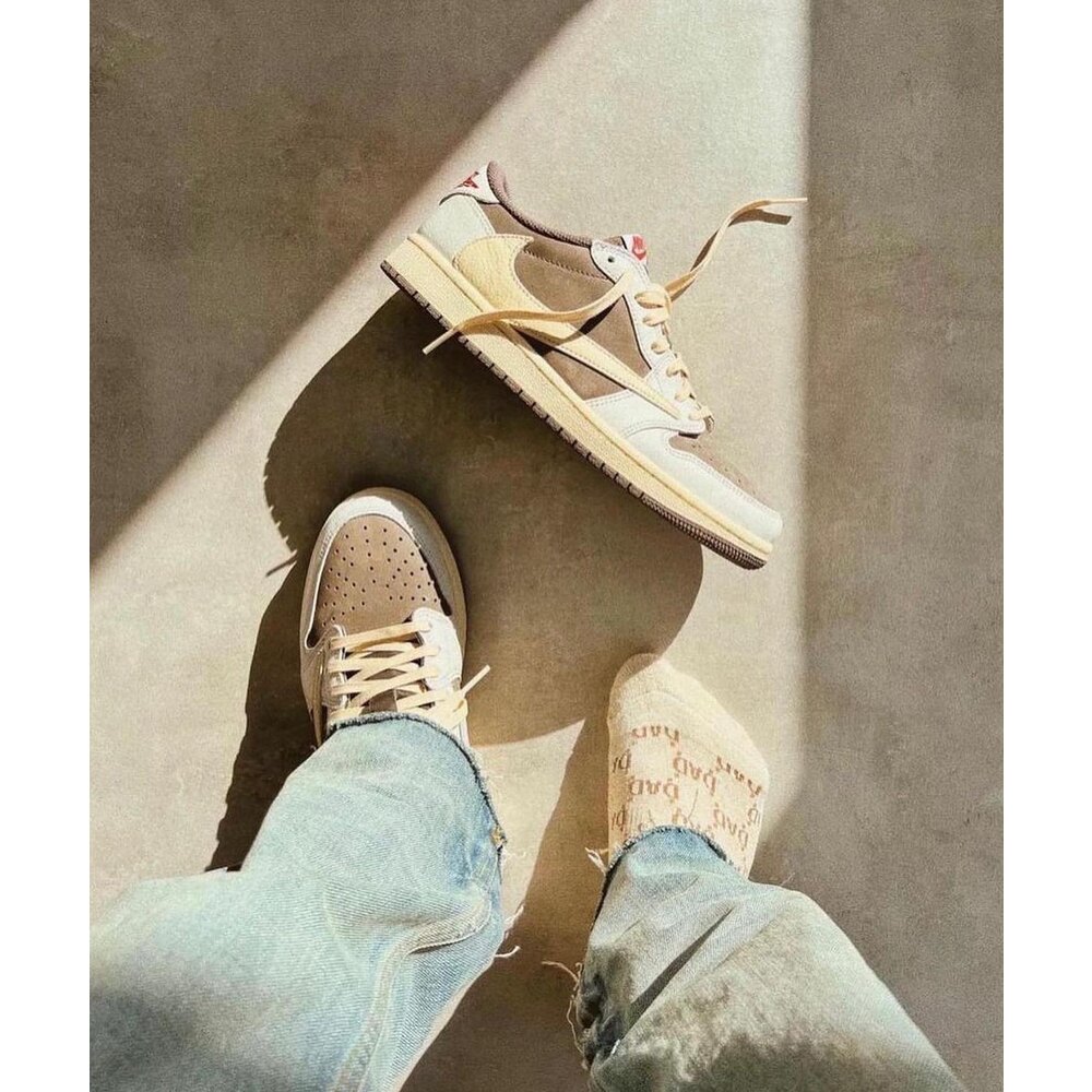 Travis Scott x Air Jordan 1 Low OG 'Reverse Mocha’