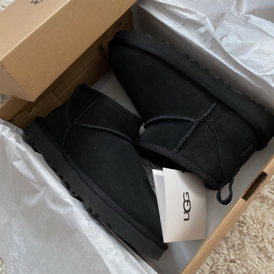 U.G.G Ultra Mini Black