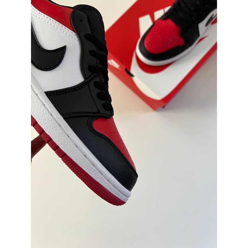 Nike Air Jordan 1 Low Bred Toe 