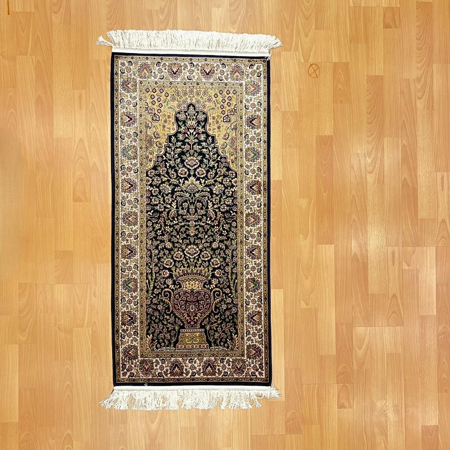 Mihrâb-ı Gülzâr Motifli 60x120 CM İpek Seccade Siyah