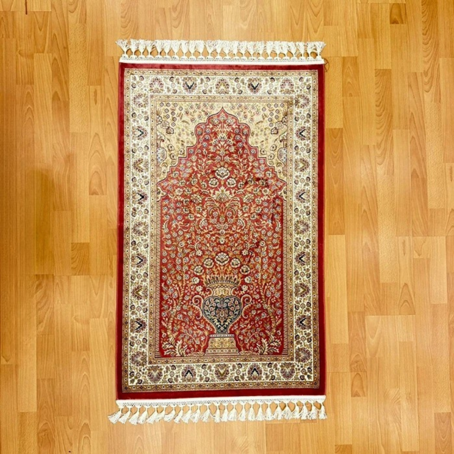 Mihrâb-ı Gülzâr Motifli İpek Seccade