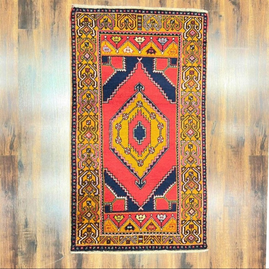 Geleneksel Geometrik Desenli El Yapımı Yün Halı