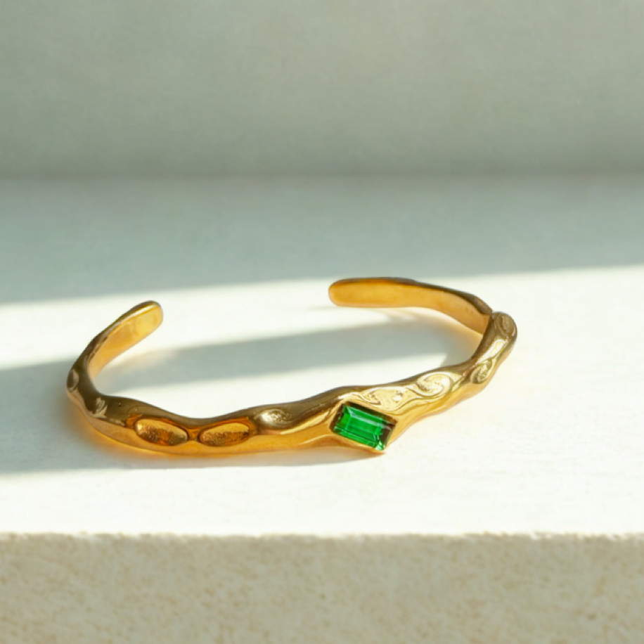 Émera Cuff – Vintage Altın Bileklik