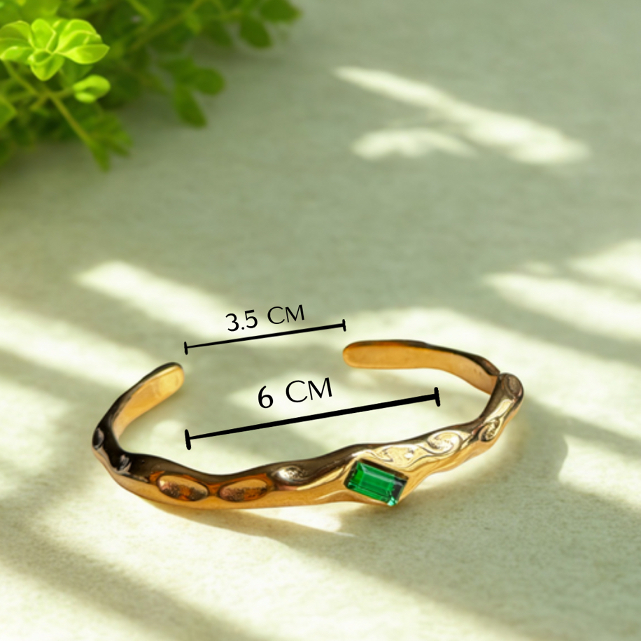 Émera Cuff – Vintage Altın Bileklik