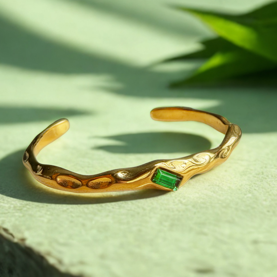 Émera Cuff – Vintage Altın Bileklik